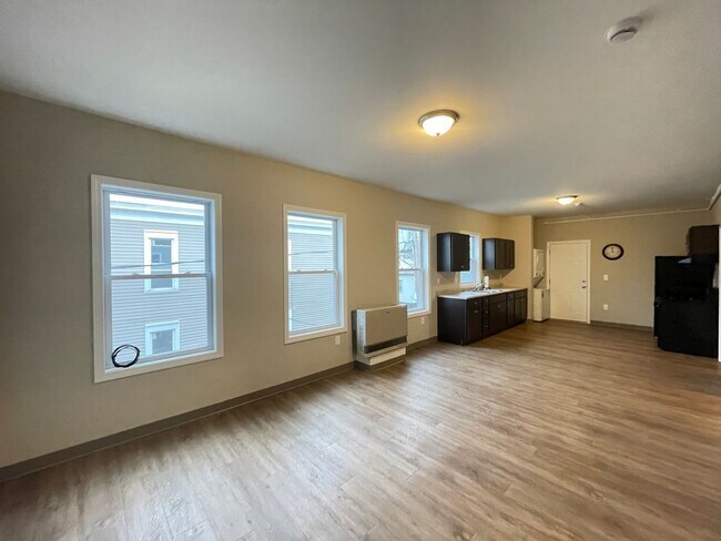 Building Photo - 463 Beech St