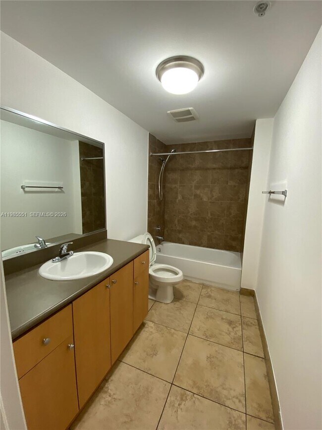 Building Photo - 435 SW 12th Ave