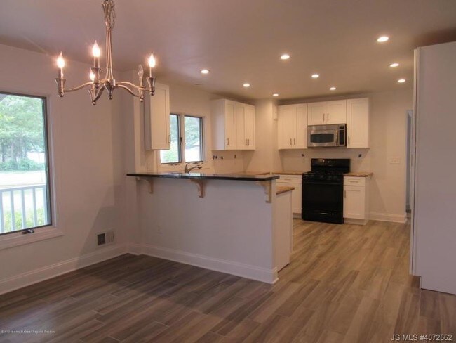 Building Photo - 461 Lake Barnegat Dr N