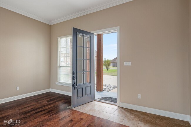 Building Photo - 3 Bedroom 2 Bath in Cypress Bend
