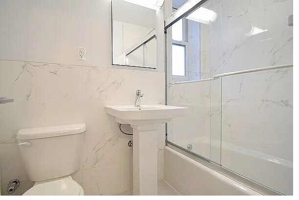 Foto del edificio - 1540 Pelham Pkwy S