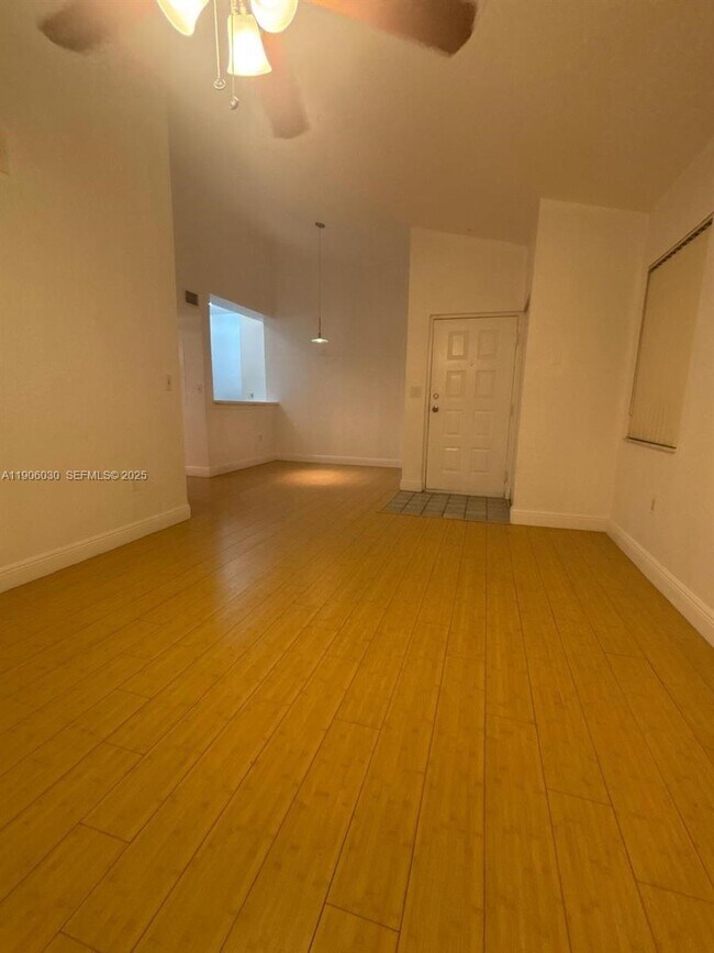 Building Photo - 2831 N Oakland Forest Dr