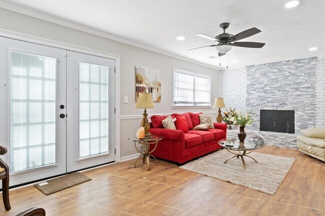 Foto del edificio - Bright, Spacious Stone Mountain Residence ...