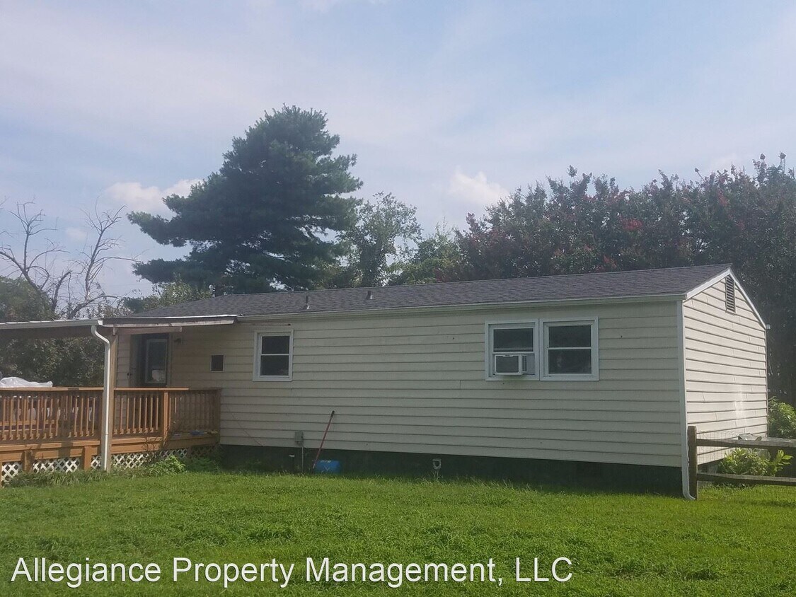 Foto principal - 3 br, 1 bath House - 13948 Cypress Dr
