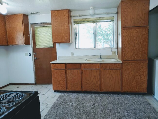 Building Photo - 392 W 3400 S
