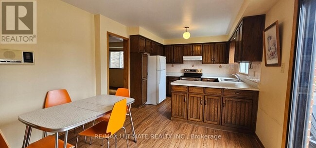 Building Photo - 1282 Dexter Crescent