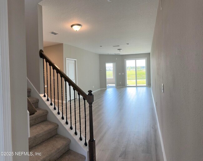 Building Photo - 609 Cherry Elm Dr