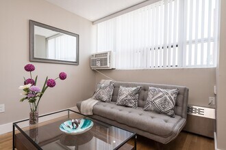 Building Photo - 730 St Clarens Ave