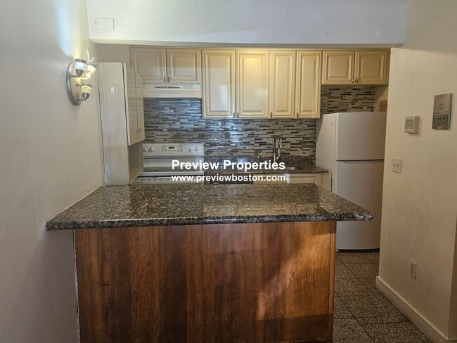 Building Photo - 12 Commonwealth Ct