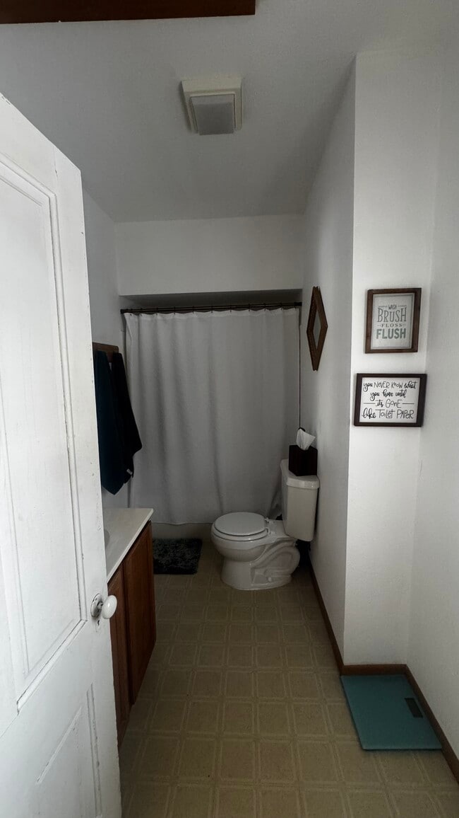 Building Photo - 246 W Main St