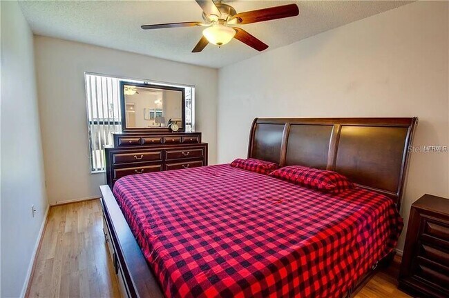 Foto del edificio - 64 Silver Park Cir