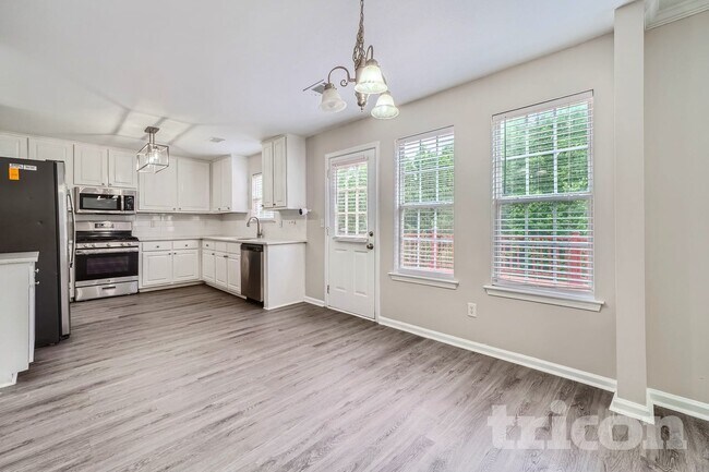 Building Photo - 5799 Village Loop