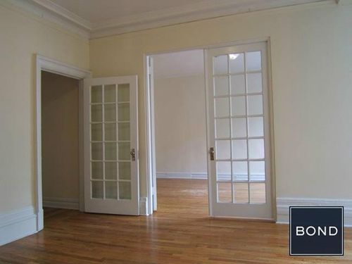 Building Photo - 220 W 98th St