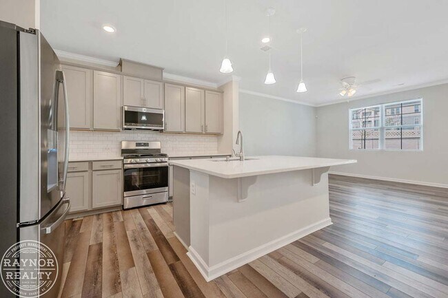 Foto del edificio - Like new townhome with easy access to 540