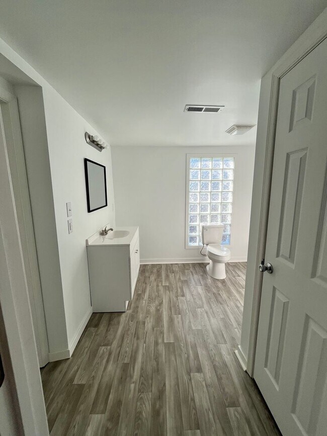 Foto del edificio - Beautifully renovated home in the desired Rivermont area!