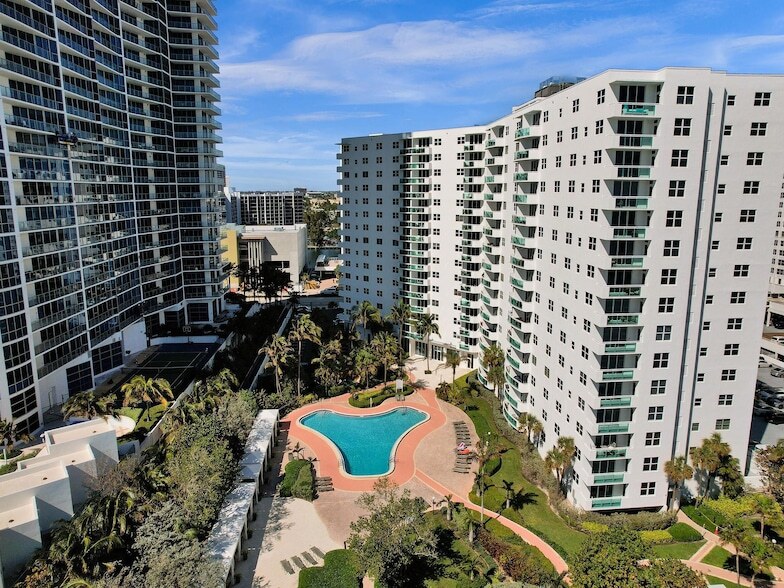 Primary Photo - 3001 S Ocean Dr
