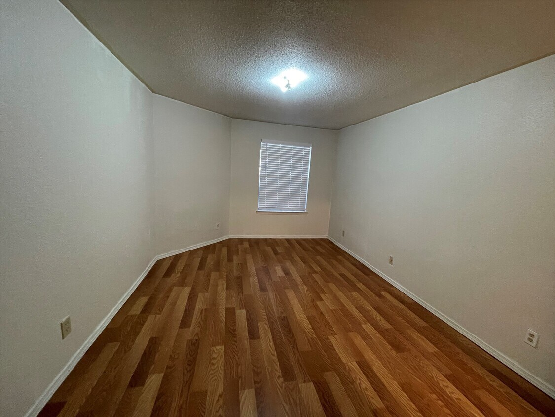 Foto del edificio - 9700 Leawood Blvd