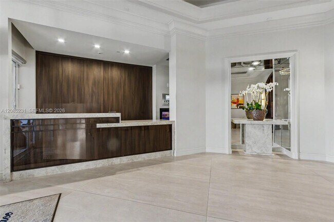 Foto del edificio - 3801 NE 207th St