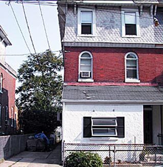 Building Photo - 222 Sumac St