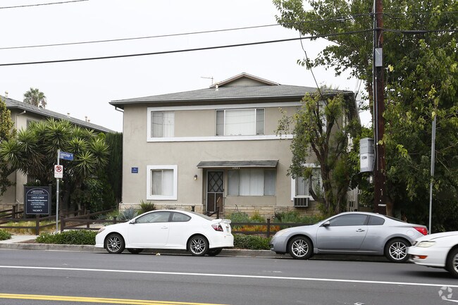 Foto del edificio - Moorpark Street Apartments