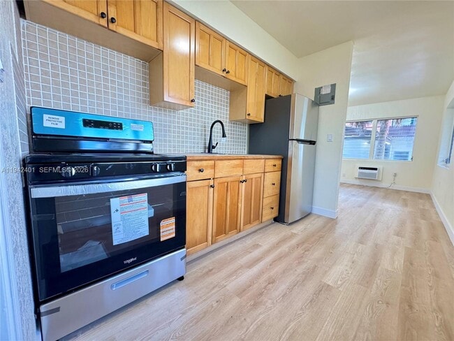 Foto del edificio - 715 NE 122nd St