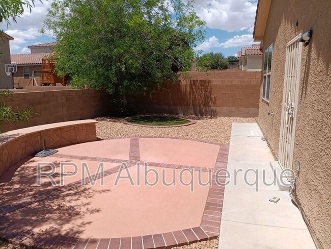 Building Photo - 2326 Vista de Colinas Dr SE