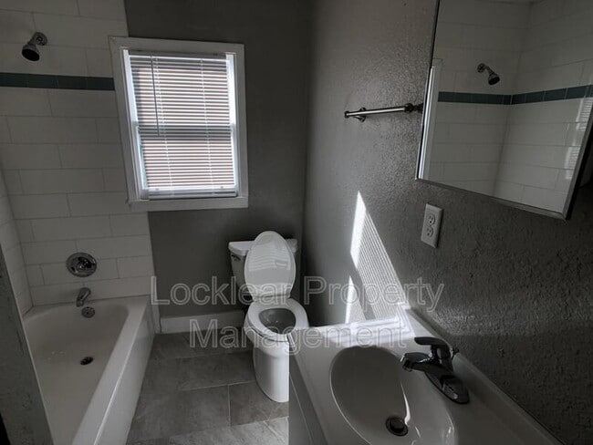 Building Photo - 1098 Woodstock Ave