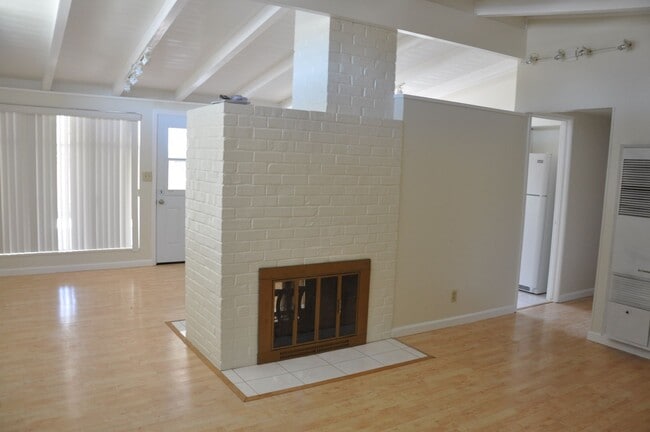 Building Photo - 1218 Sandia Ave