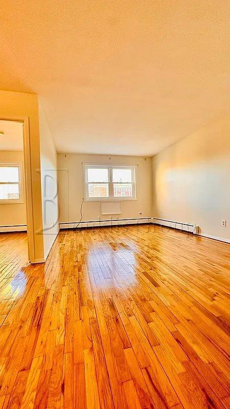 Building Photo - 3 bedroom in ASTORIA NY 11105