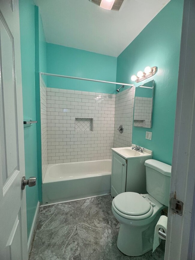 Building Photo - 572-574 Seward  T2