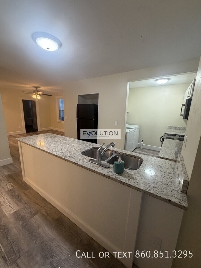 Building Photo - 564 High St