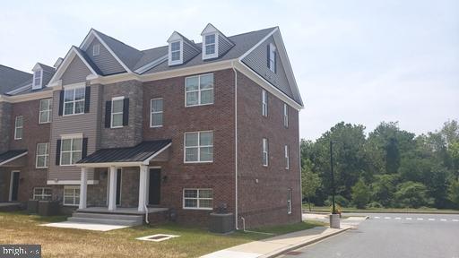 Primary Photo - 700 Pony Ln