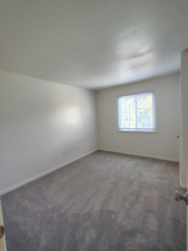 Building Photo - 600 Reusens Rd