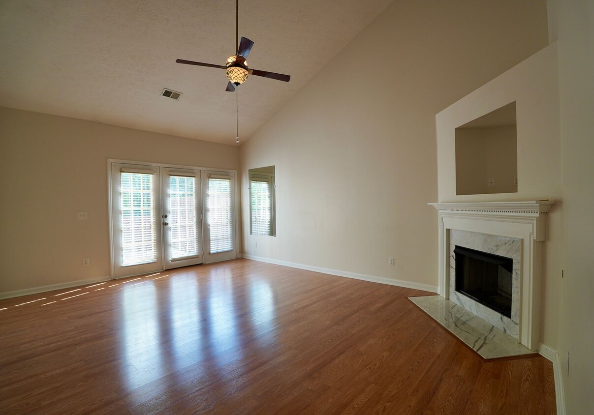 NICE One Level Nashville Area Home Near Lakes and Airport! - NICE One Level Nashville Area Home Near Lakes and Airport!