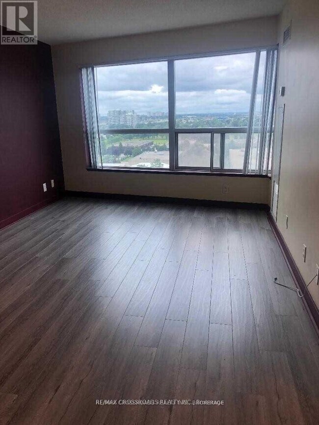 Photo du bâtiment - 36 Lee Centre Dr