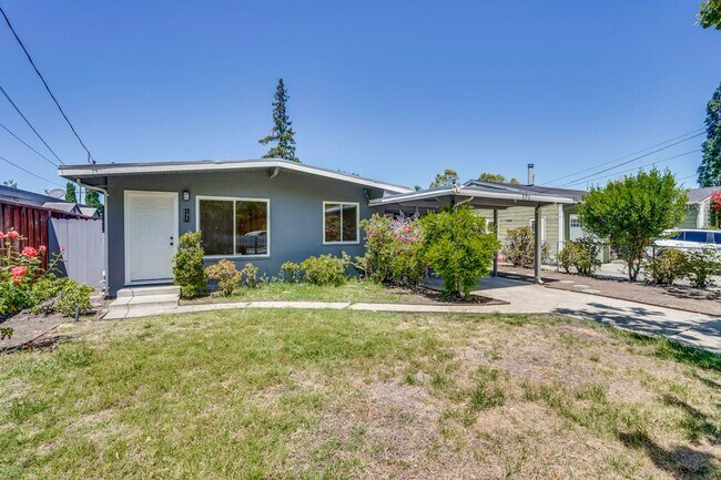 Foto del edificio - Charming updated 3 bedroom, 1 bathroom hom...