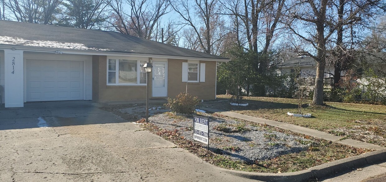 Foto principal - 2bd, 1 ba duplex, central N Columbia near ...