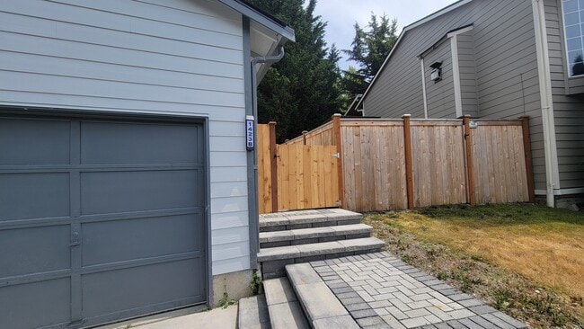 Unit B Entrance - 1423 85th Dr NE