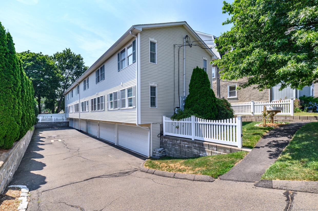 Foto principal - 28 Woodbury Ave