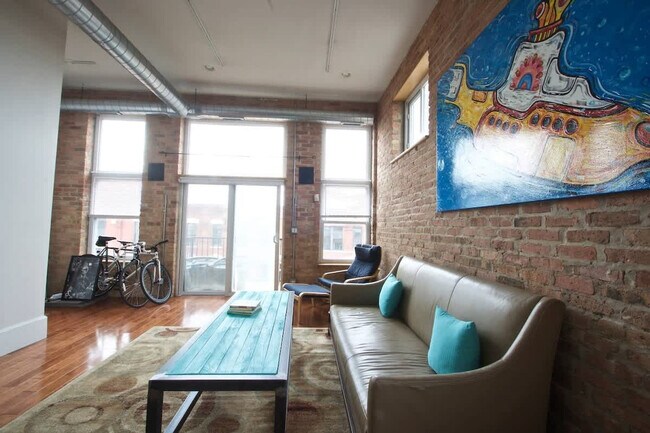 Foto del edificio - 1541 N Milwaukee Ave