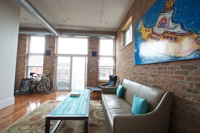 Building Photo - 1541 N Milwaukee Ave