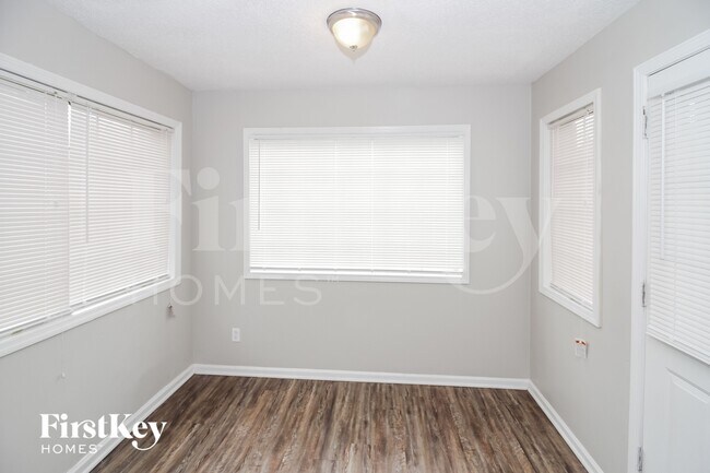 Building Photo - 5191 Kingswood Cove