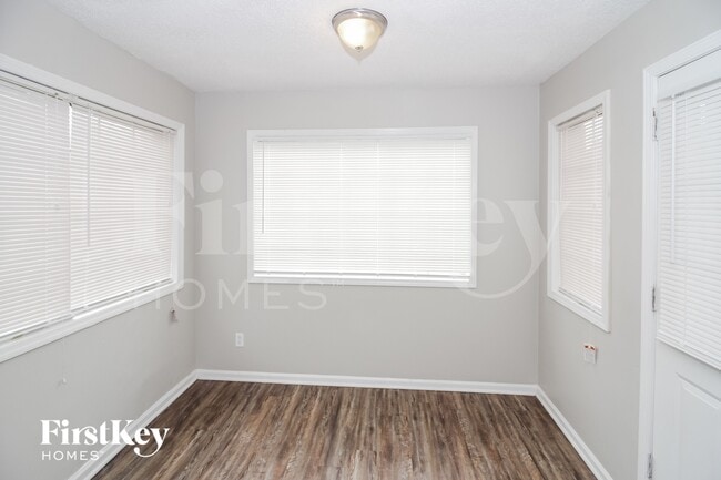 Foto del edificio - 5191 Kingswood Cove