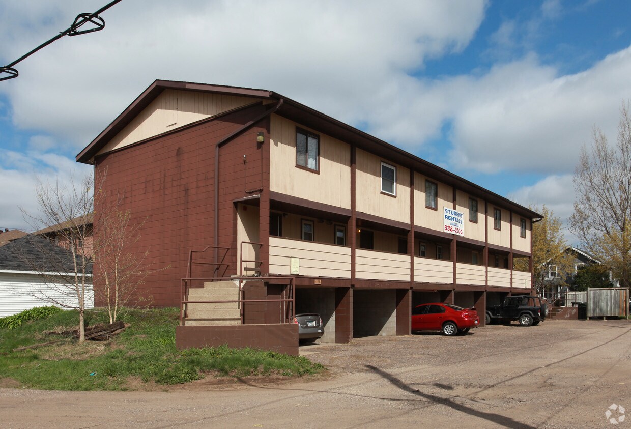 Primary Photo - 115 Niagara St