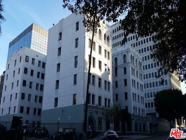 Foto del edificio - 630 S Kenmore Ave