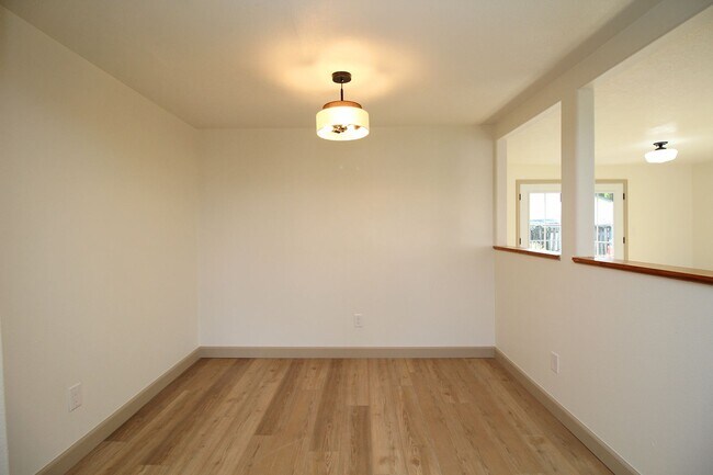 Building Photo - 11318 NE Siskiyou St