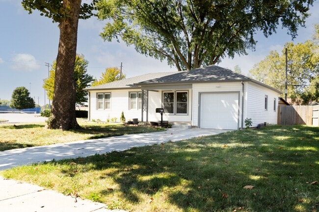Building Photo - 3541 S Southwood Dr