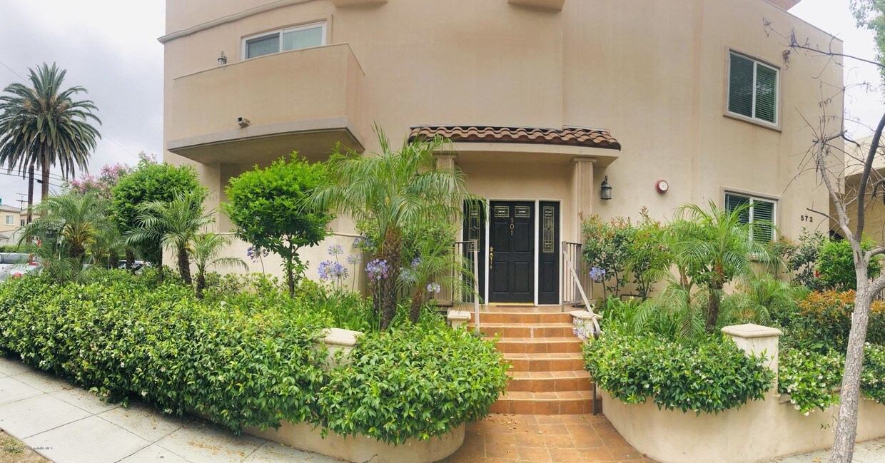 Primary Photo - 572 E San Jose Ave