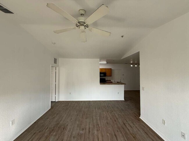 Foto del edificio - 5550 E Michigan St