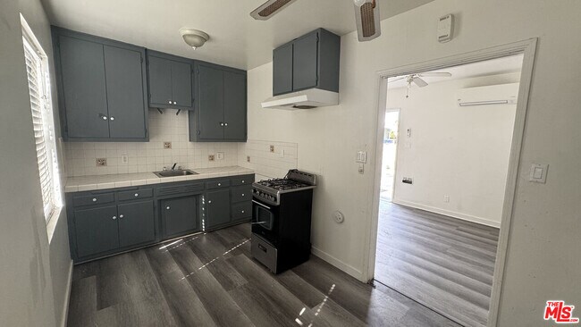 Foto del edificio - 9601 Alexander Ave